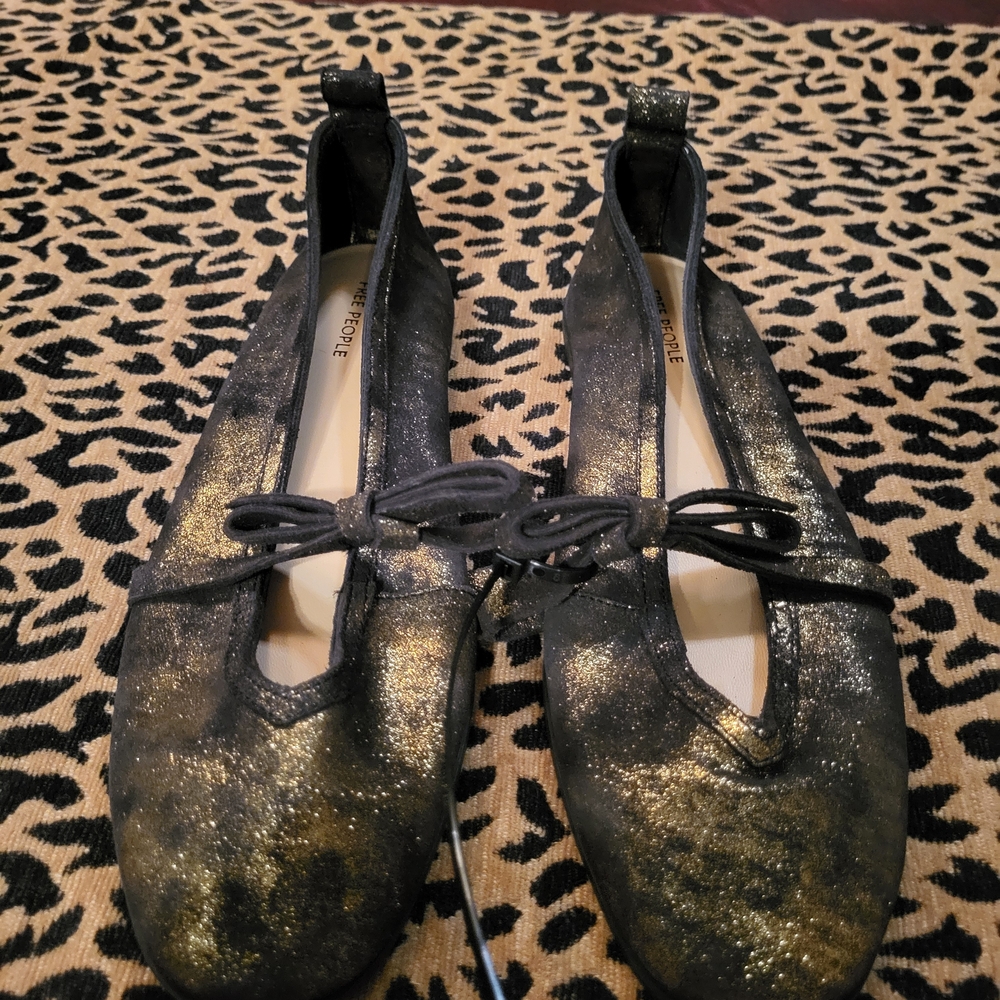 Free People Chic Black and Gold Flats
